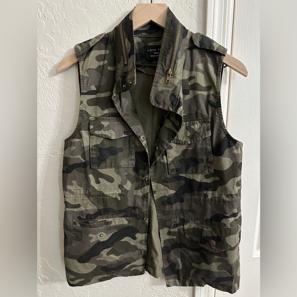 Love Tree Camouflage Vest Size Small